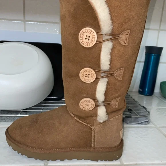 UGG Bailey Button Triplet II Boot - Picture 10 of 10